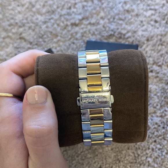 Michael Kors Watch - Picture 3 of 6